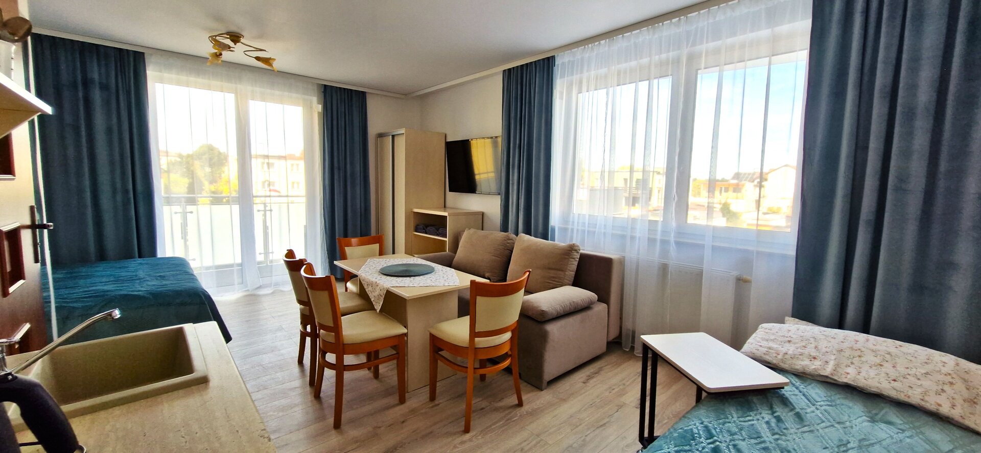 Deluxe z Balkonem i Aneksem Kuchennym